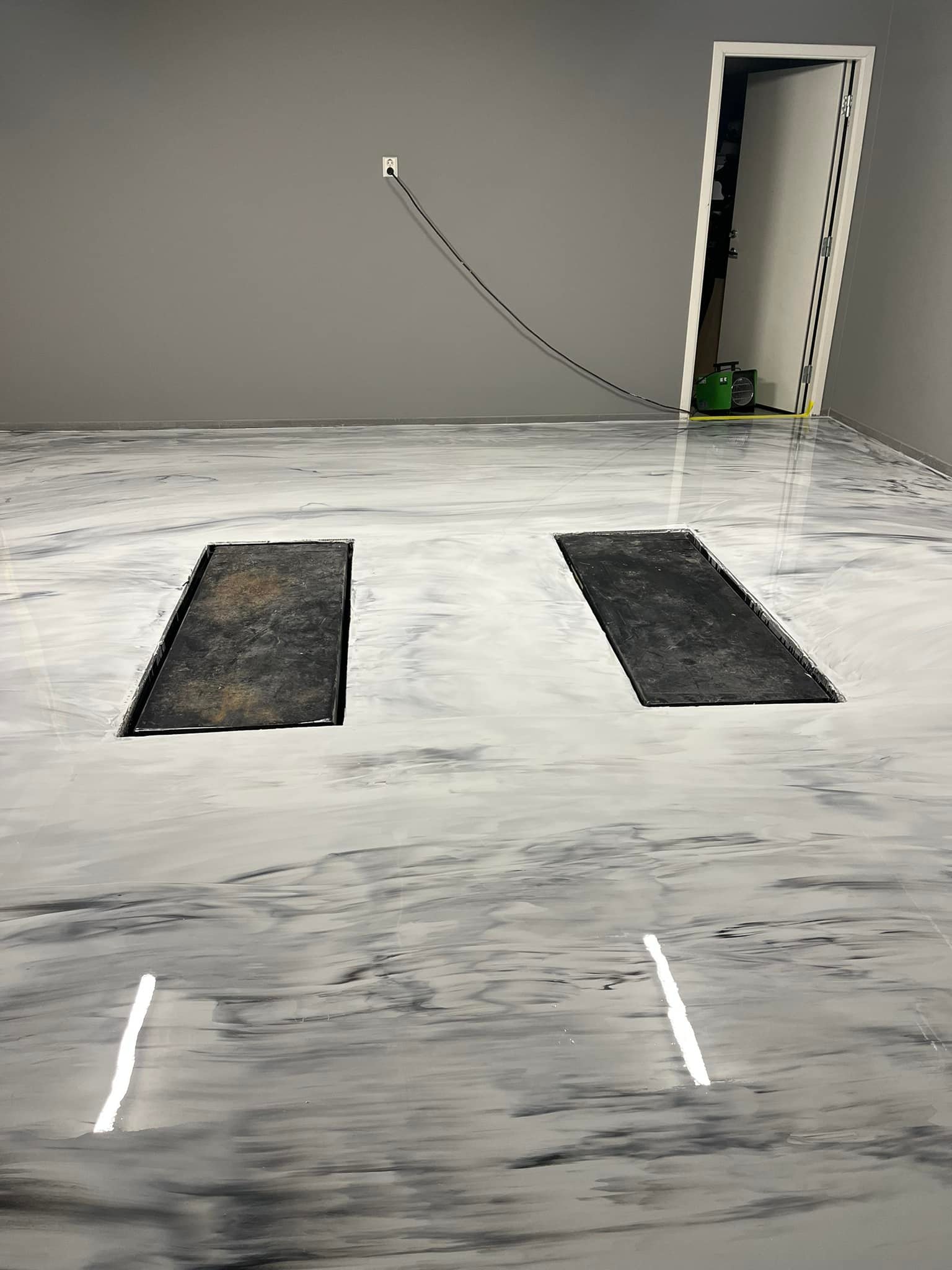 marmorisert epoxy i garasje2